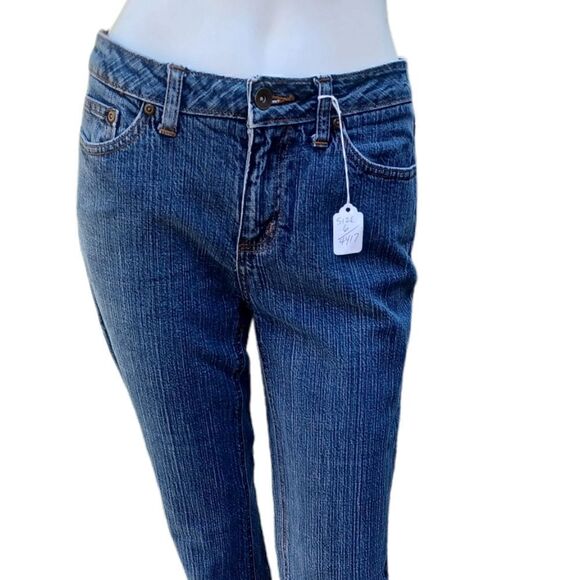 St. John's Bay Denim - 44174...St. John's Bay Straight leg Jeans Size 6, W28" 29"Inseam 8"Rise